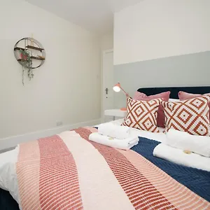 House By Mgroupsa Apartment Cheltenham