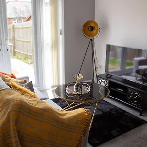 Cosy 2-bed House In Holiday home Nottingham