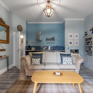 Snug Apartment Lytham St Annes